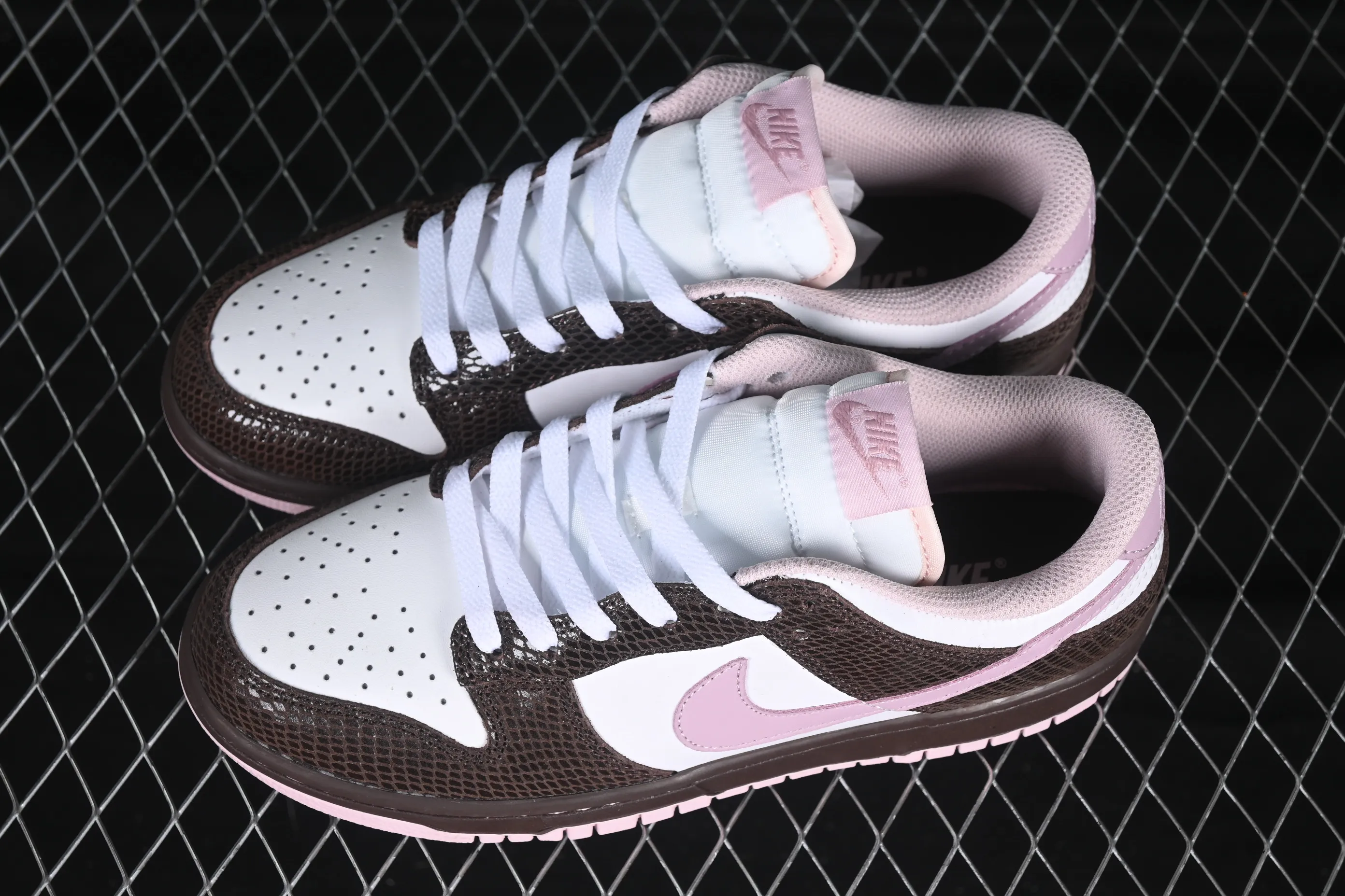 All categories Nk SB Dunk series Nk SB Dunk Low low-top sneakers Nk Dunk Low "Snakeskin" gray and purple color low-top casual sneakers HV6932-299